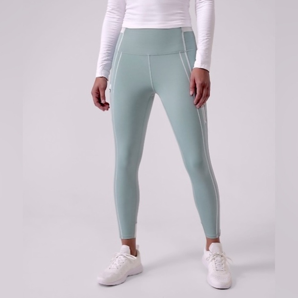 Athleta Large Rainier Evolve 7/8 Tight Crop Legging - Size Large